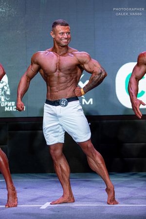 MEN'S PHYSIQUE 174